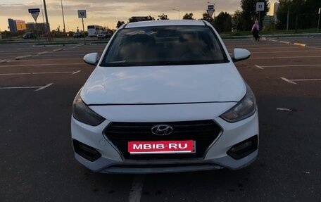 Hyundai Solaris II рестайлинг, 2019 год, 800 000 рублей, 1 фотография