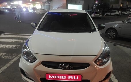 Hyundai Solaris II рестайлинг, 2012 год, 740 000 рублей, 3 фотография