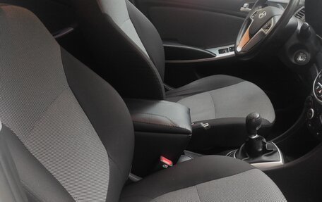 Hyundai Solaris II рестайлинг, 2012 год, 740 000 рублей, 13 фотография