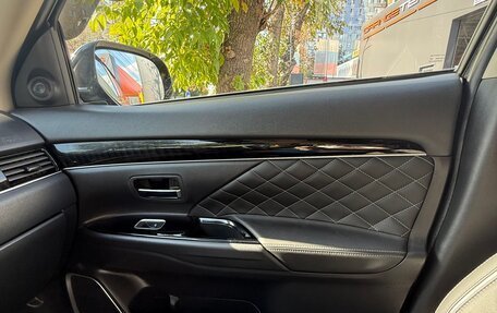 Mitsubishi Outlander III рестайлинг 3, 2022 год, 2 970 000 рублей, 14 фотография