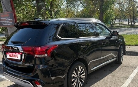 Mitsubishi Outlander III рестайлинг 3, 2022 год, 2 970 000 рублей, 8 фотография