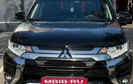 Mitsubishi Outlander III рестайлинг 3, 2022 год, 2 970 000 рублей, 5 фотография