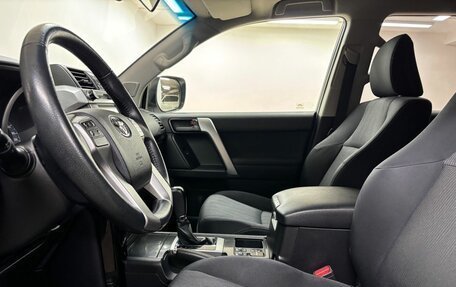 Toyota Land Cruiser Prado 150 рестайлинг 2, 2017 год, 4 125 000 рублей, 11 фотография