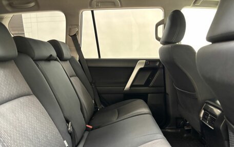 Toyota Land Cruiser Prado 150 рестайлинг 2, 2017 год, 4 125 000 рублей, 13 фотография