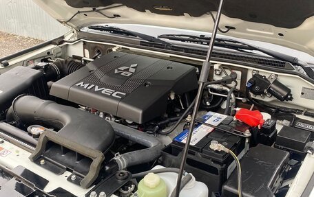 Mitsubishi Pajero IV, 2019 год, 4 250 000 рублей, 2 фотография