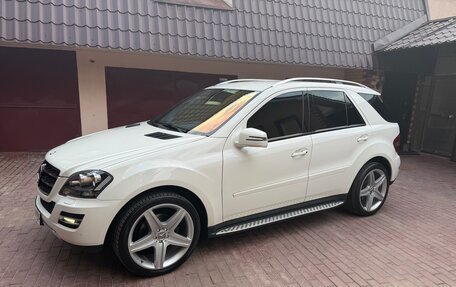 Mercedes-Benz M-Класс, 2011 год, 1 950 000 рублей, 1 фотография