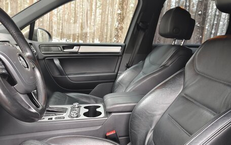 Volkswagen Touareg III, 2011 год, 2 020 000 рублей, 2 фотография