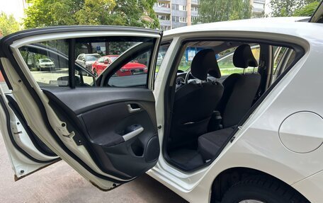 Honda Insight II рестайлинг, 2010 год, 900 000 рублей, 13 фотография