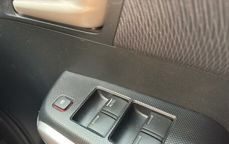 Honda Insight II рестайлинг, 2010 год, 900 000 рублей, 17 фотография