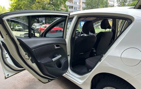 Honda Insight II рестайлинг, 2010 год, 900 000 рублей, 37 фотография