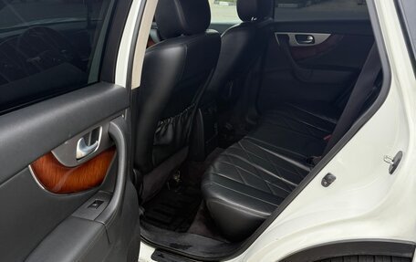 Infiniti QX70, 2014 год, 1 880 000 рублей, 15 фотография