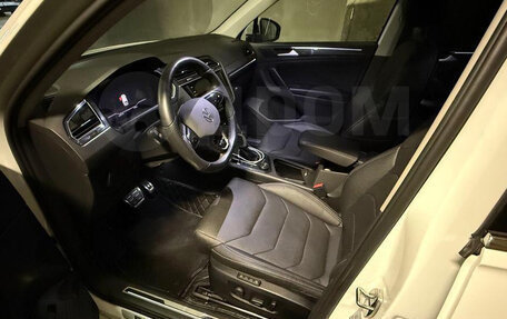 Volkswagen Tiguan II, 2019 год, 3 600 000 рублей, 2 фотография