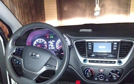 Hyundai Solaris II рестайлинг, 2018 год, 1 300 000 рублей, 2 фотография