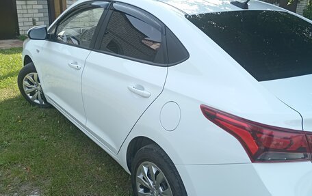 Hyundai Solaris II рестайлинг, 2018 год, 1 300 000 рублей, 25 фотография