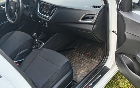 Hyundai Solaris II рестайлинг, 2018 год, 1 300 000 рублей, 19 фотография