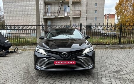 Toyota Camry, 2018 год, 2 850 000 рублей, 1 фотография
