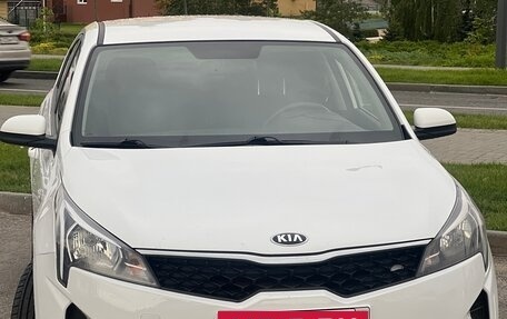 KIA Rio IV, 2021 год, 1 175 000 рублей, 1 фотография