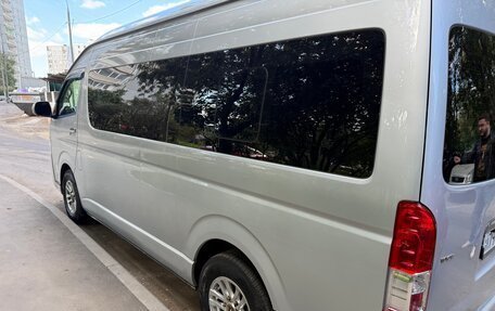 Toyota HiAce H200, 2015 год, 3 900 000 рублей, 5 фотография