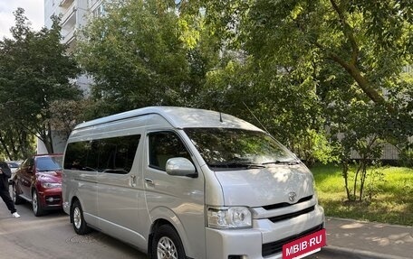 Toyota HiAce H200, 2015 год, 3 900 000 рублей, 2 фотография