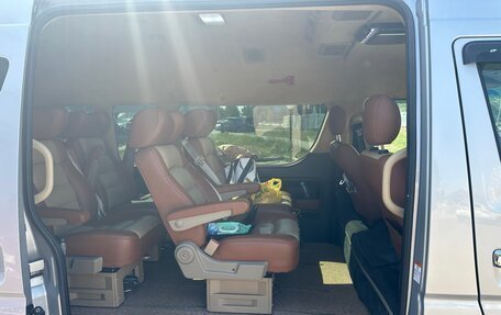 Toyota HiAce H200, 2015 год, 3 900 000 рублей, 11 фотография