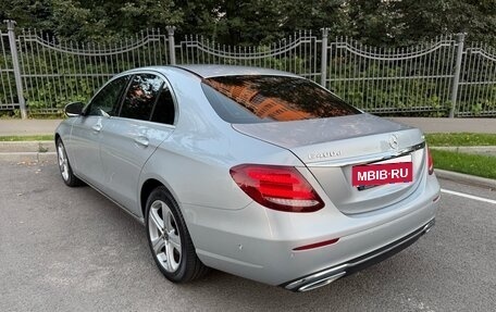 Mercedes-Benz E-Класс, 2019 год, 3 100 000 рублей, 1 фотография