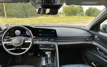 Hyundai Elantra, 2022 год, 2 250 000 рублей, 13 фотография