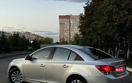 Chevrolet Cruze II, 2009 год, 649 000 рублей, 3 фотография