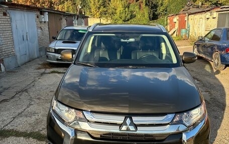 Mitsubishi Outlander III рестайлинг 3, 2017 год, 1 899 000 рублей, 1 фотография