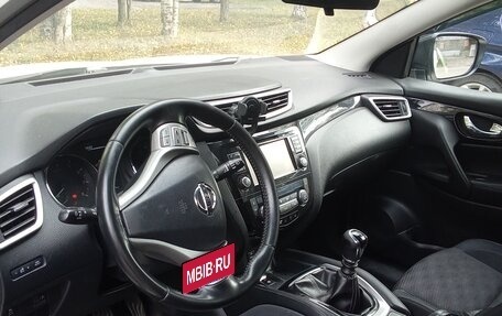 Nissan Qashqai, 2015 год, 900 000 рублей, 2 фотография