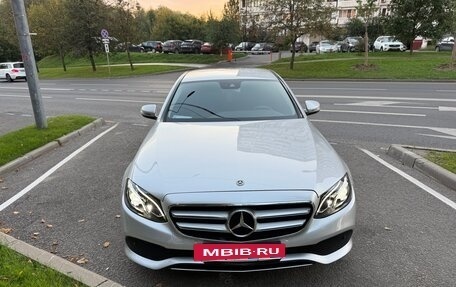 Mercedes-Benz E-Класс, 2019 год, 3 100 000 рублей, 5 фотография