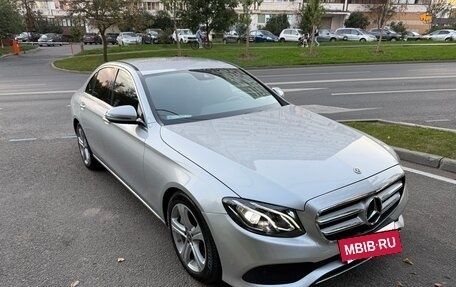 Mercedes-Benz E-Класс, 2019 год, 3 100 000 рублей, 6 фотография