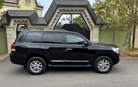 Toyota Land Cruiser 200, 2018 год, 10 500 000 рублей, 3 фотография