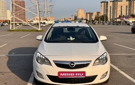Opel Astra J, 2011 год, 600 000 рублей, 1 фотография