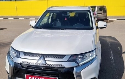Mitsubishi Outlander III рестайлинг 3, 2019 год, 2 250 000 рублей, 1 фотография