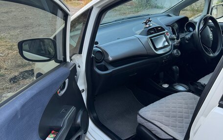 Honda Fit III, 2010 год, 750 000 рублей, 8 фотография