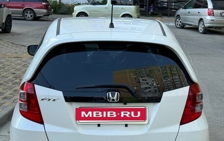 Honda Fit III, 2010 год, 750 000 рублей, 6 фотография