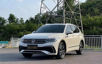 Volkswagen Tiguan II, 2022 год, 2 800 000 рублей, 1 фотография