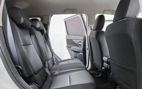 Mitsubishi Outlander III рестайлинг 3, 2014 год, 1 225 000 рублей, 10 фотография