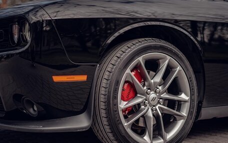 Dodge Challenger III рестайлинг 2, 2021 год, 4 650 000 рублей, 12 фотография