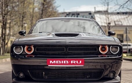 Dodge Challenger III рестайлинг 2, 2021 год, 4 650 000 рублей, 10 фотография