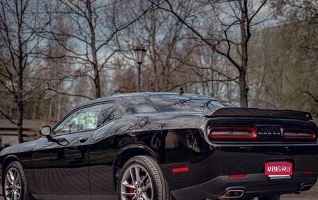 Dodge Challenger III рестайлинг 2, 2021 год, 4 650 000 рублей, 5 фотография
