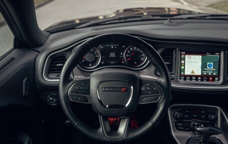 Dodge Challenger III рестайлинг 2, 2021 год, 4 650 000 рублей, 19 фотография