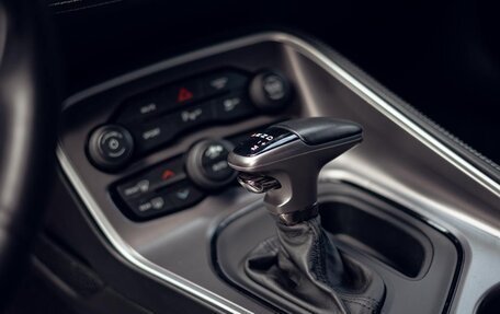 Dodge Challenger III рестайлинг 2, 2021 год, 4 650 000 рублей, 29 фотография