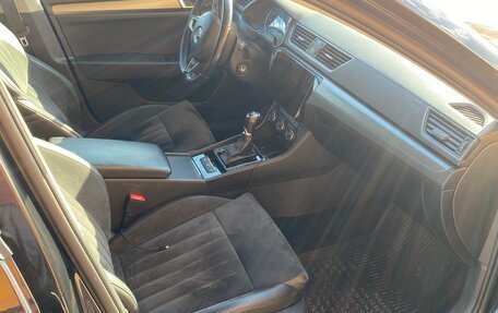 Skoda Superb III рестайлинг, 2015 год, 1 590 000 рублей, 25 фотография
