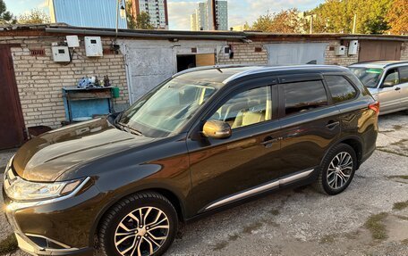 Mitsubishi Outlander III рестайлинг 3, 2017 год, 1 899 000 рублей, 8 фотография