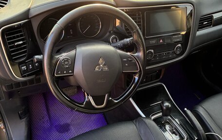 Mitsubishi Outlander III рестайлинг 3, 2017 год, 1 899 000 рублей, 11 фотография