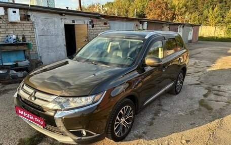 Mitsubishi Outlander III рестайлинг 3, 2017 год, 1 899 000 рублей, 3 фотография