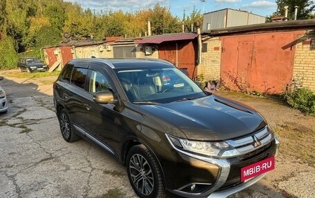 Mitsubishi Outlander III рестайлинг 3, 2017 год, 1 899 000 рублей, 2 фотография