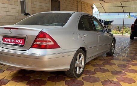 Mercedes-Benz C-Класс, 2005 год, 1 200 000 рублей, 1 фотография