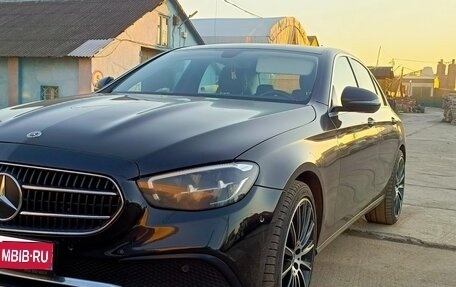 Mercedes-Benz E-Класс, 2021 год, 2 450 000 рублей, 1 фотография